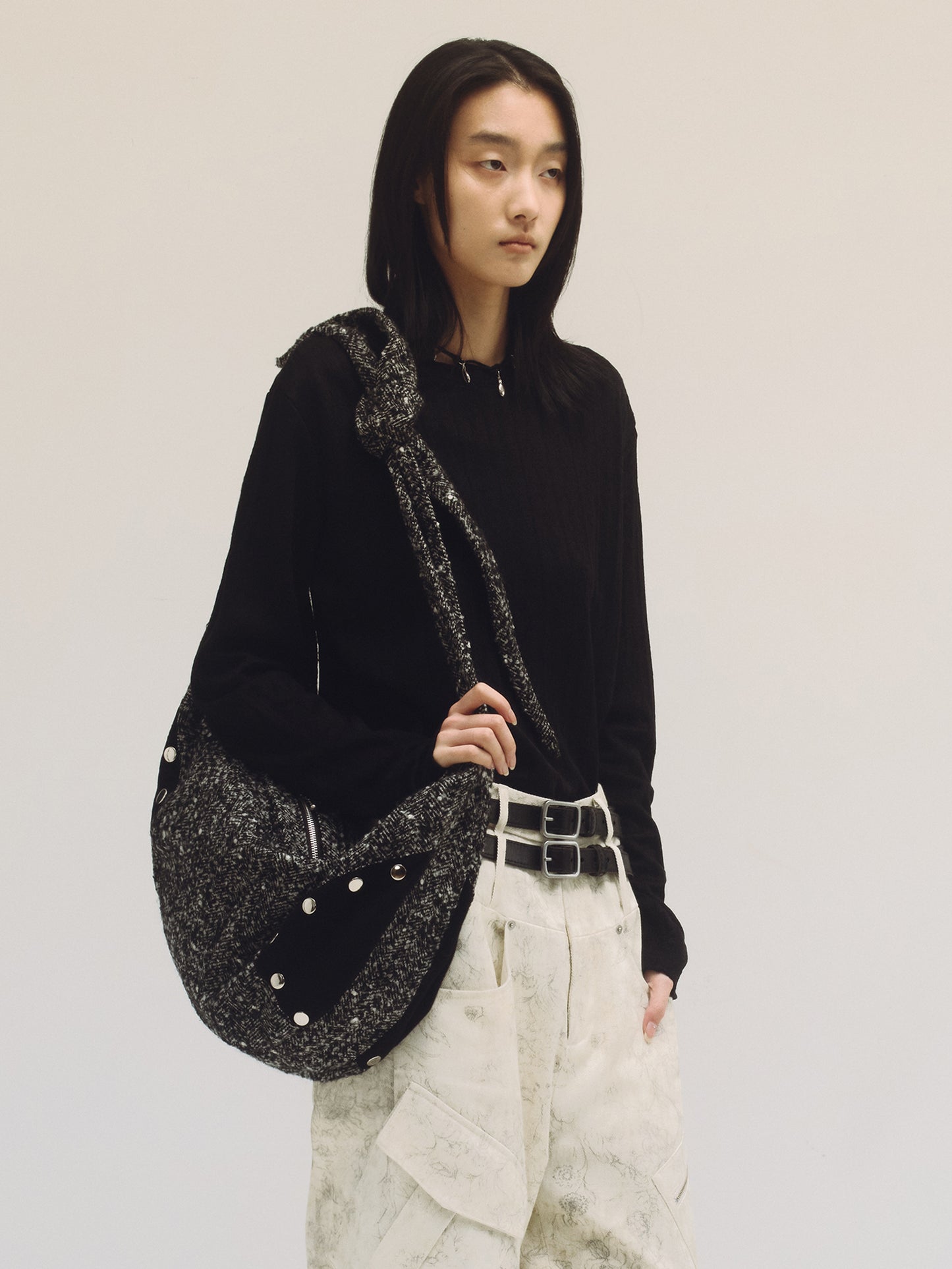 OYSTER MESSENGER BAG