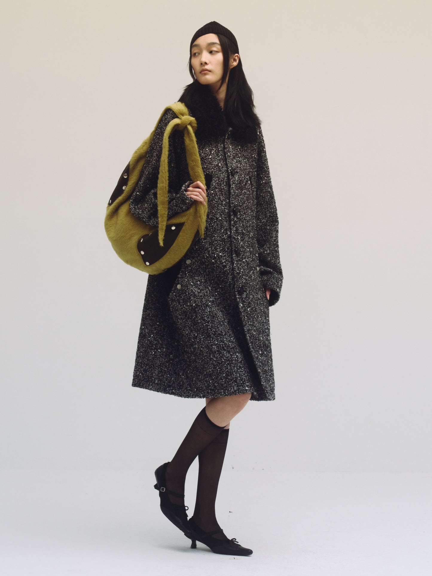 OYSTER MESSENGER BAG