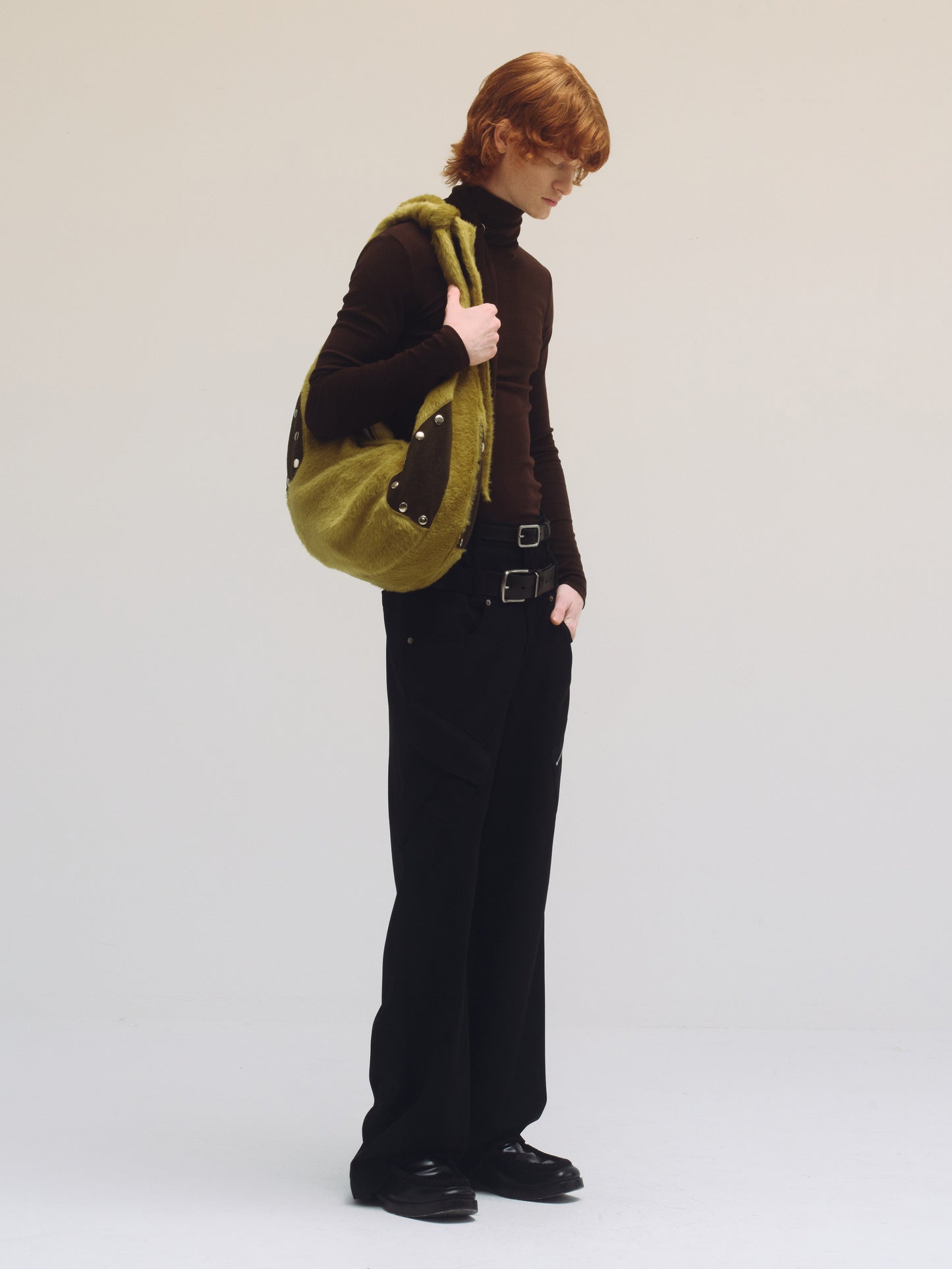 OYSTER MESSENGER BAG